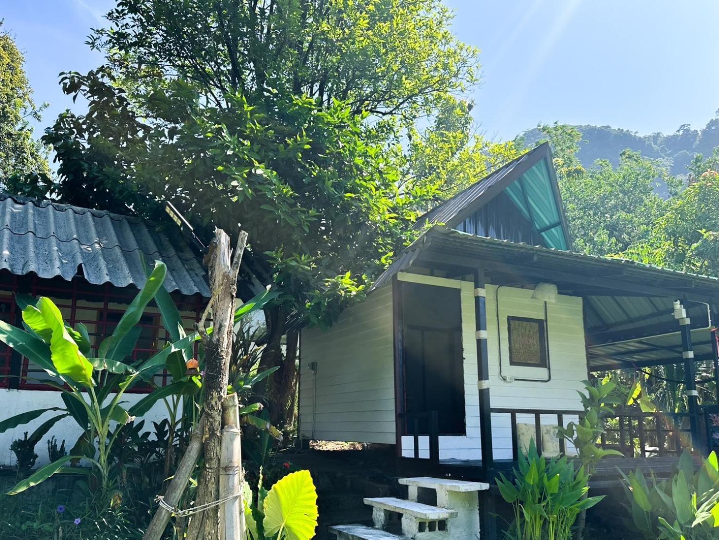 Baan Suanthip - Aoluek Natural Retreat בית הארחה